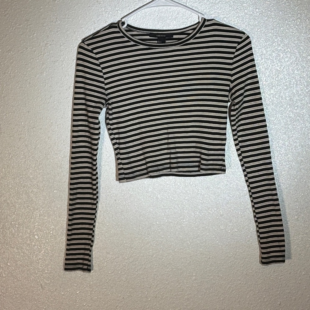 Forever 21 Black and White Striped Crop Top